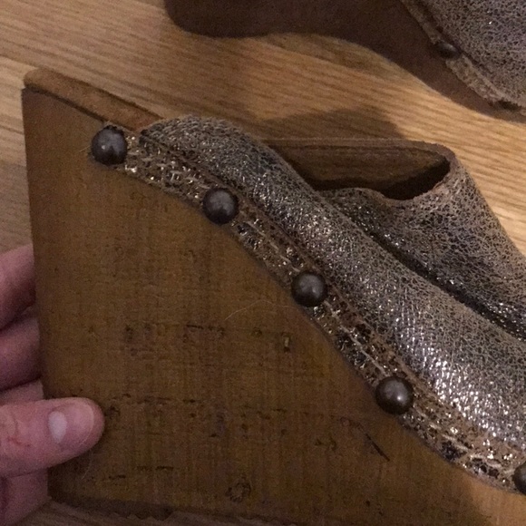 Gold platform Slicca wedges! - Picture 3 of 3